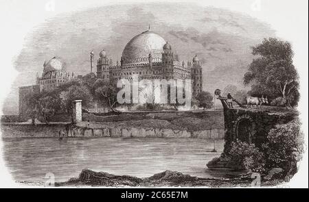 Gol Gumbaz in Vijayapura, ehemals Bijapur, Karnataka, Indien, hier im 19. Jahrhundert gesehen. Das Mausoleum von König Muhammad Adil Schah. Aus Monuments de Tous les Peuples, veröffentlicht 1843. Stockfoto