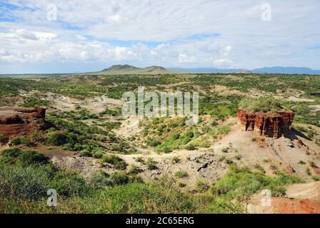 Blick auf die Schlucht Olduvai Schlucht eine der wichtigsten paläoanthropologischen Stätten der Welt - die Wiege der Menschheit. Great Rift Valley, Tansania Ea Stockfoto