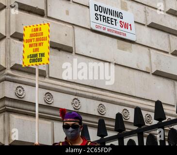 London, Großbritannien. Juli 2020. Zirkuskünstler protestieren um finanzielle Unterstützung von der Regierung für ihre Branche. Sie versuchten, einen Brief an Downing Street London zu übergeben Kredit: Ian Davidson/Alamy Live News Stockfoto