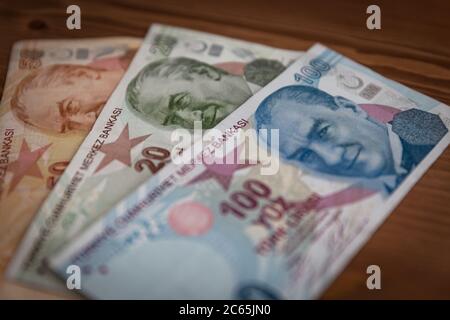 Bündel von verschiedenen türkischen Währung Lira Banknoten Stockfoto