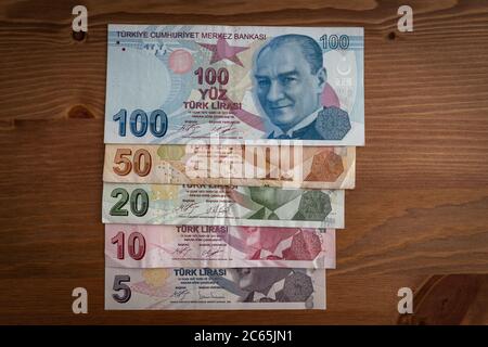 Bündel von verschiedenen türkischen Währung Lira Banknoten Stockfoto