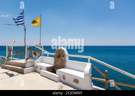 Terrasse mit Blick auf Meer. Kolymbia Hafen auf der Insel Rhodos. Griechenland Stockfoto