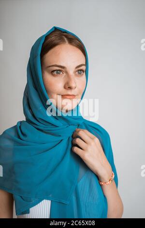 portait Bild attraktiv von Frauen mit Hijab Stockfoto