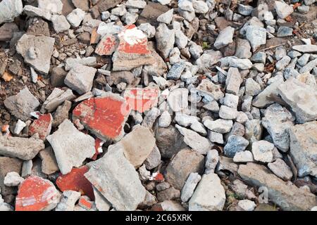 Baumüll Hintergrundbild, gebrochene Steine und Betonteile lagen auf dem Boden Stockfoto