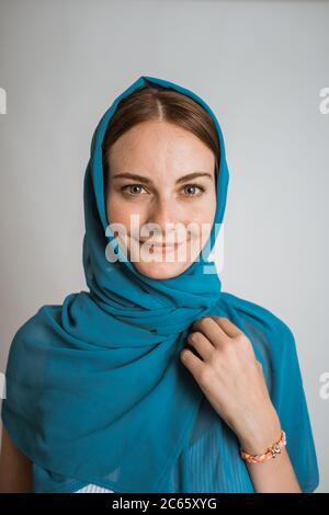 portait Bild attraktiv von Frauen mit Hijab Stockfoto