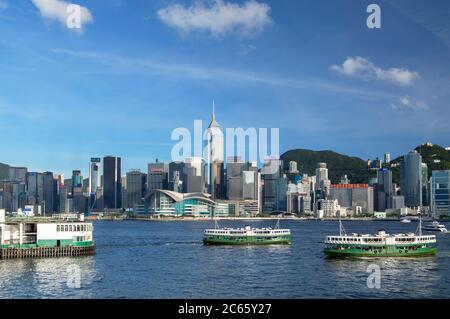Skyline von Hong Kong Island und Star Ferry, Hong Kong Stockfoto