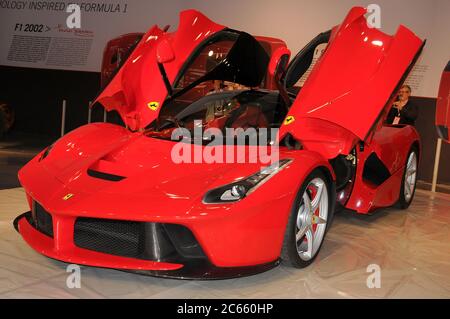 MUGELLO, IT, November 2013: Ferrari La Ferrari auf dem Kurs Mugello in italien während des Finali Mondiali Ferrari 2013. Italien Stockfoto