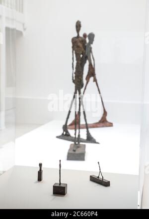 AUSSTELLUNG: DER SPAZIERGÄNGER, GIACOMETTI INSTITUT, PARIS Stockfoto