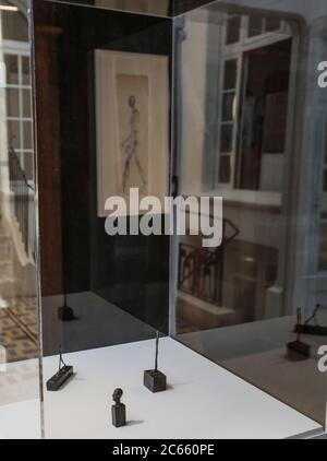 AUSSTELLUNG: DER SPAZIERGÄNGER, GIACOMETTI INSTITUT, PARIS Stockfoto