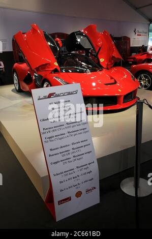 MUGELLO, IT, November 2013: Ferrari La Ferrari auf dem Kurs Mugello in italien während des Finali Mondiali Ferrari 2013. Italien Stockfoto