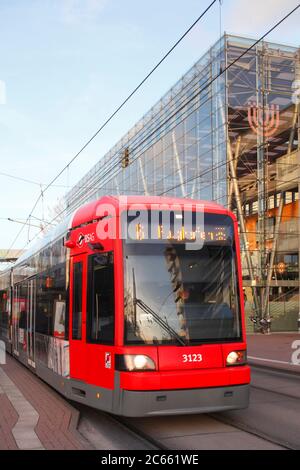 Straßenbahn, Glashalle, Studentenhaus, Universitätsgebäude, Universität, Bremen, Deutschland, Europa Stockfoto