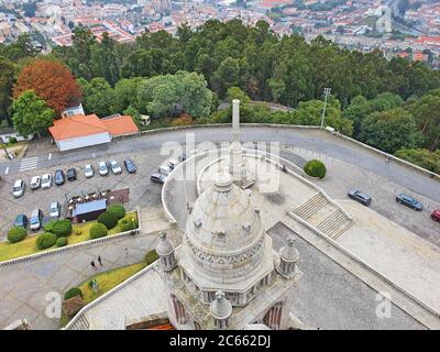 VIANA DO CASTELO, PORTUGAL - 16. SEPTEMBER 2019: Luftaufnahme der Stadt von der Basilika Santa Luzia Stockfoto