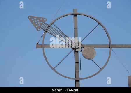 Windsemaphor in der Alten Liebe, Anlage zur optischen Übertragung von Wetterinformationen an Schiffe, Nordseebaat Cuxhaven, Niedersachsen, Deutschland, Europa Stockfoto