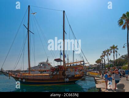 Griechenland, Kos Insel, Mandraki Hafen Ausflugsboote, Europa Stockfoto