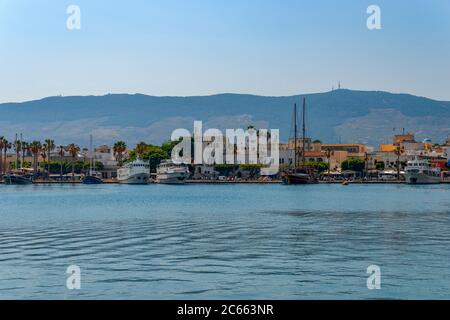 Rathaus und Hafen von Kos Stadt, Insel Kos, Griechenland, Europa Stockfoto