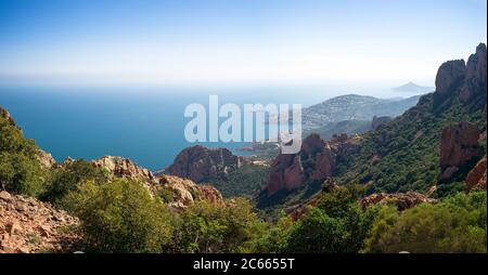 Landschaftlich schöner Blick in 'l'Esterel' an der französischen riviera Stockfoto