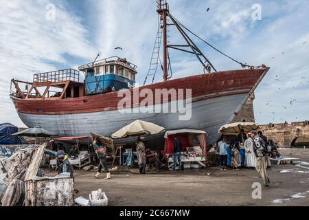 Fischerboot in einer Werft in Essaouira Stockfoto