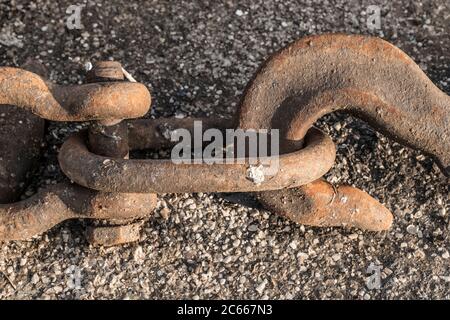 Eisenhaken mit Kette, Nahaufnahme Stockfoto