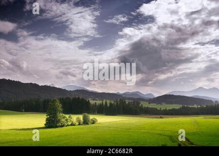 Wolkenbildung über den Allgäuer Voralpen Stockfoto