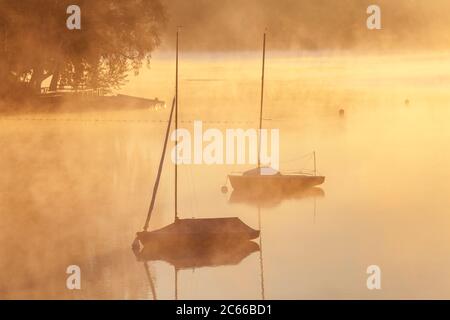 Sonnenaufgang am Staffelsee, Uffing am Staffelsee, Oberbayern, Bayern, Süddeutschland, Deutschland, Europa Stockfoto