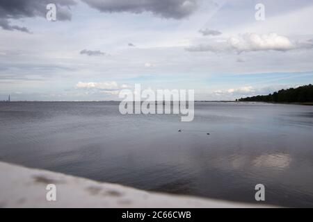 Böschung in Petergof City in der Nähe der Ostsee Stockfoto