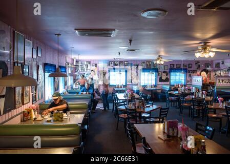 In einem Restaurant an der Route 66, Kalifornien, USA. Stockfoto