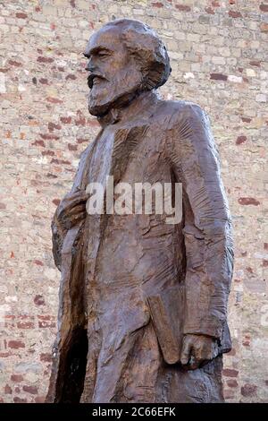 Statue von Karl Marx auf dem Simeonsstiftplatz, Trier, Mosel, Rheinland-Pfalz Stockfoto