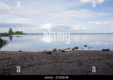 Böschung in Petergof City in der Nähe der Ostsee Stockfoto