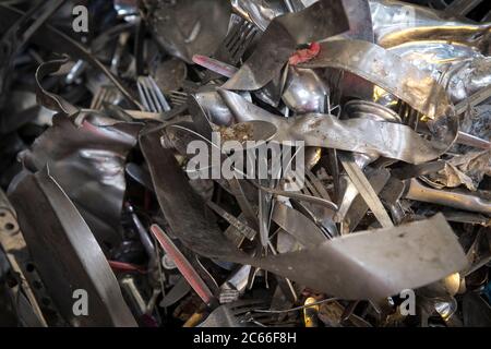 Altmetall in einer Recyclinganlage in Liverpool, England, Großbritannien. Stockfoto