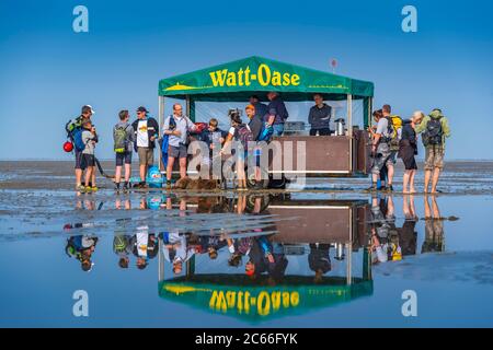 Deutschland, Niedersachsen, Cuxhaven, Neuwerk, Wattenmeer, Wattflat, Watt-Oase Getränkewagen Stockfoto