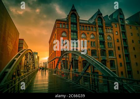 Deutschland, Hamburg, Speicherstadt, HafenCity, Fußgängerbrücke Stockfoto