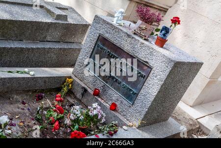 Das Grab von Jim Morrison von 'The Doors' auf dem Friedhof Père Lachaise, Paris Stockfoto