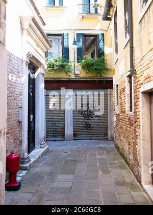 San Marco, Venedig, Italien - Juli 2020. Touristen sind nach der Lockdown von Covid-19 wieder im verlassenen Venedig. Stockfoto