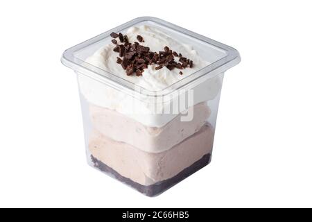 Mousse Dessert in Take Away Plastikbecher isoliert auf weiß Stockfoto