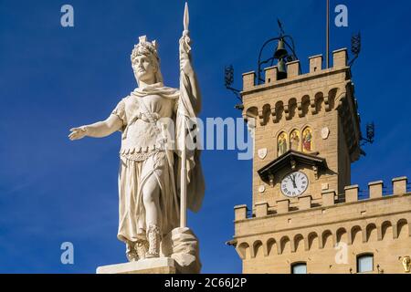 Republik San Marino Blick auf das Regierungsgebäude auf der Piazza della Libertà Stockfoto