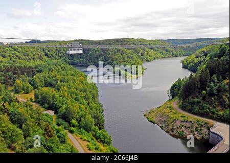 TITAN RT, die zweitlängste Hängebrücke für Fußgänger, an der Staumauer des Rappbode-Staudamms bei Elbingerode-Rübenland im Harz, beliebte Touristenattraktion Stockfoto