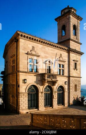 Republik San Marino: Blick auf das Regierungsgebäude auf der Piazza della Libertà Stockfoto