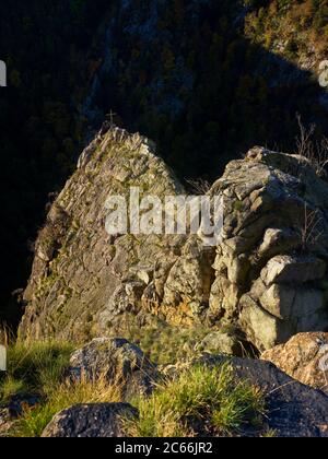 Europa, Deutschland, Sachsen-Anhalt, Naturpark Harz, Blick auf das Bodental bei Thale, Blick vom Granitfelsen Rosstrappe, Herbststimmung Stockfoto