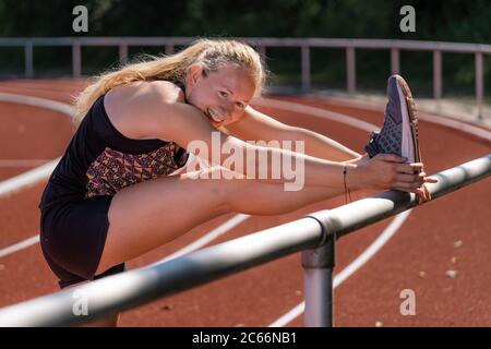 Frau, 21 Jahre alt, Leichtathletik, Gymnastik Stockfoto