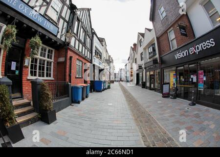 Metzgerei in Salisbury, Wiltshire, Großbritannien. Leer am besten Shopping Tag wegen der Coronavirus Pandemie. Juli 2020. Stockfoto