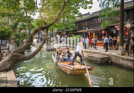 China, Shanghai, Zhujiajiaozhen Stadt, Kanal Stockfoto