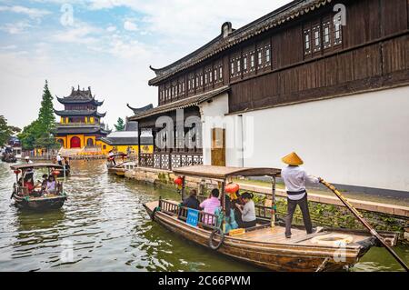 China, Shanghai, Zhujiajiaozhen Stadt, Kanal Stockfoto