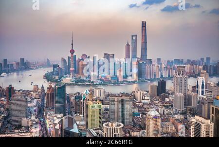 China, Shanghai City, Huangpu River, Pudong District, Lujiazui Area, Oriental Pearl Tower, Jin Mao Building, World Financial Center und Shanghai Tower, Stockfoto
