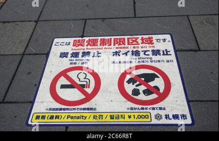 Japan, Sapporo City, Nichtraucher auf dem Straßenschild Stockfoto