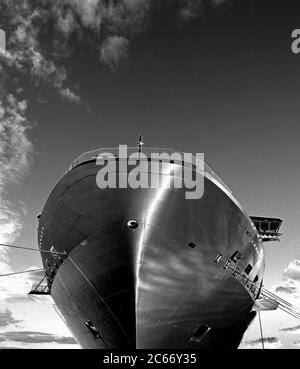 Papenburg, Niedersachsen/Deutschland - September 01, 2012: Der cuiseship Neubau Berühmtheit Reflexion (IMO 9506459) an der Verschraubung, Kai Meyer s Stockfoto