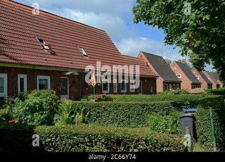 papenburg, niedersachsen / deutschland - 21. juni 2016: Typische Arbeiterwohnhäuser an der Wichernstraße Stockfoto