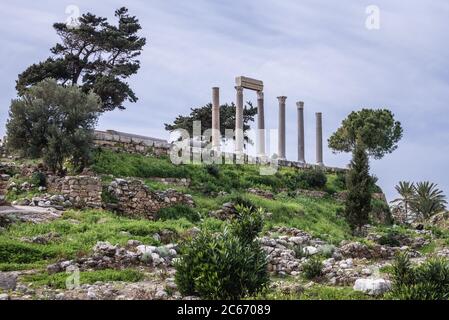 Überreste der römischen Kolonnadenstraße neben Kreuzritterburg in Byblos, größte Stadt im Libanon-Gouvernement des Libanon Stockfoto