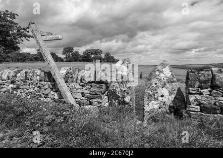 Fußweg in der Nähe von Thorpe, Peak District National Park, Derbyshire Stockfoto