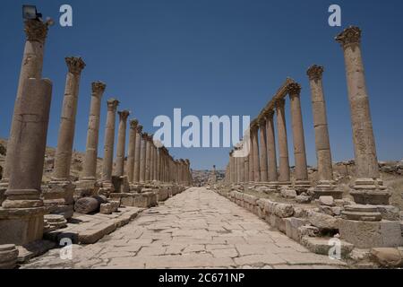 Kolonnadenstraße in der alten römischen Stadt Gerasa, Jerash, Jordanien Stockfoto