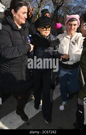 Yoko Ono nimmt an der Kundgebung des Marsches der Frauen am 20. Januar 2018 in New York City Teil. Stockfoto